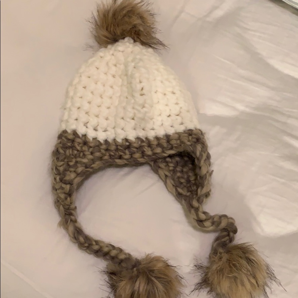 Kitted white/brown beanie with Pom poms